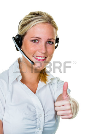 30263832-jeune-femme-avec-un-casque-ta-la-phone-dans-le-bureau-pour-acceptation-hotline-et-service-a-la-clien